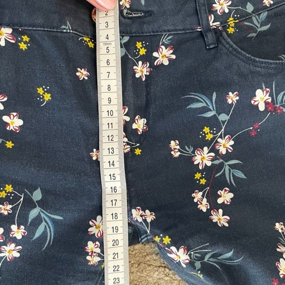 Beautiful floral jean/pant - Picture 6 of 9